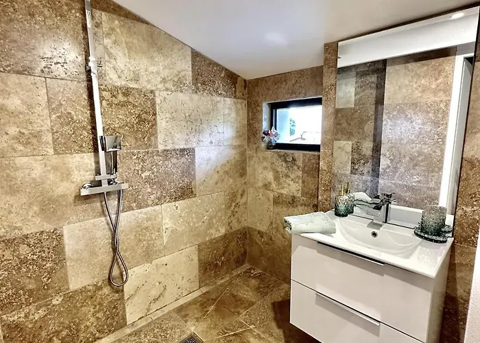 Dans De Standing Montaigut-sur-Save